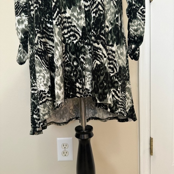 New Directions High Low Button Front Tunic - Picture 7 of 7